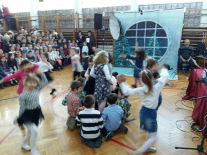 image-ee3b9e73872a773a60f5489fab15b7a6e30ff0dc6966076b3595036561731c71-V  